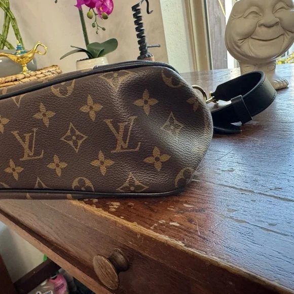 Louis Vuitton Brown and Black Shoulder Bag - Picture 9 of 11